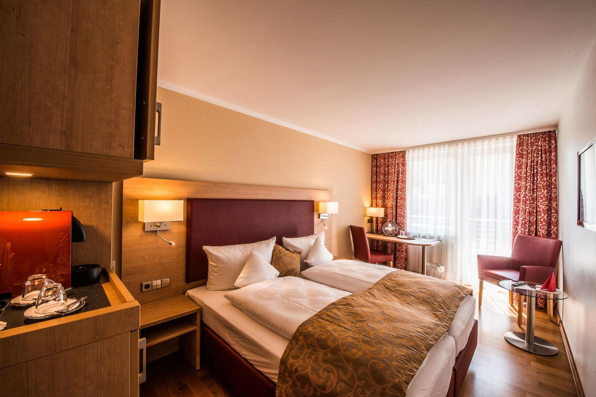 Hotel Am Yachthafen Konstanz Buitenkant foto
