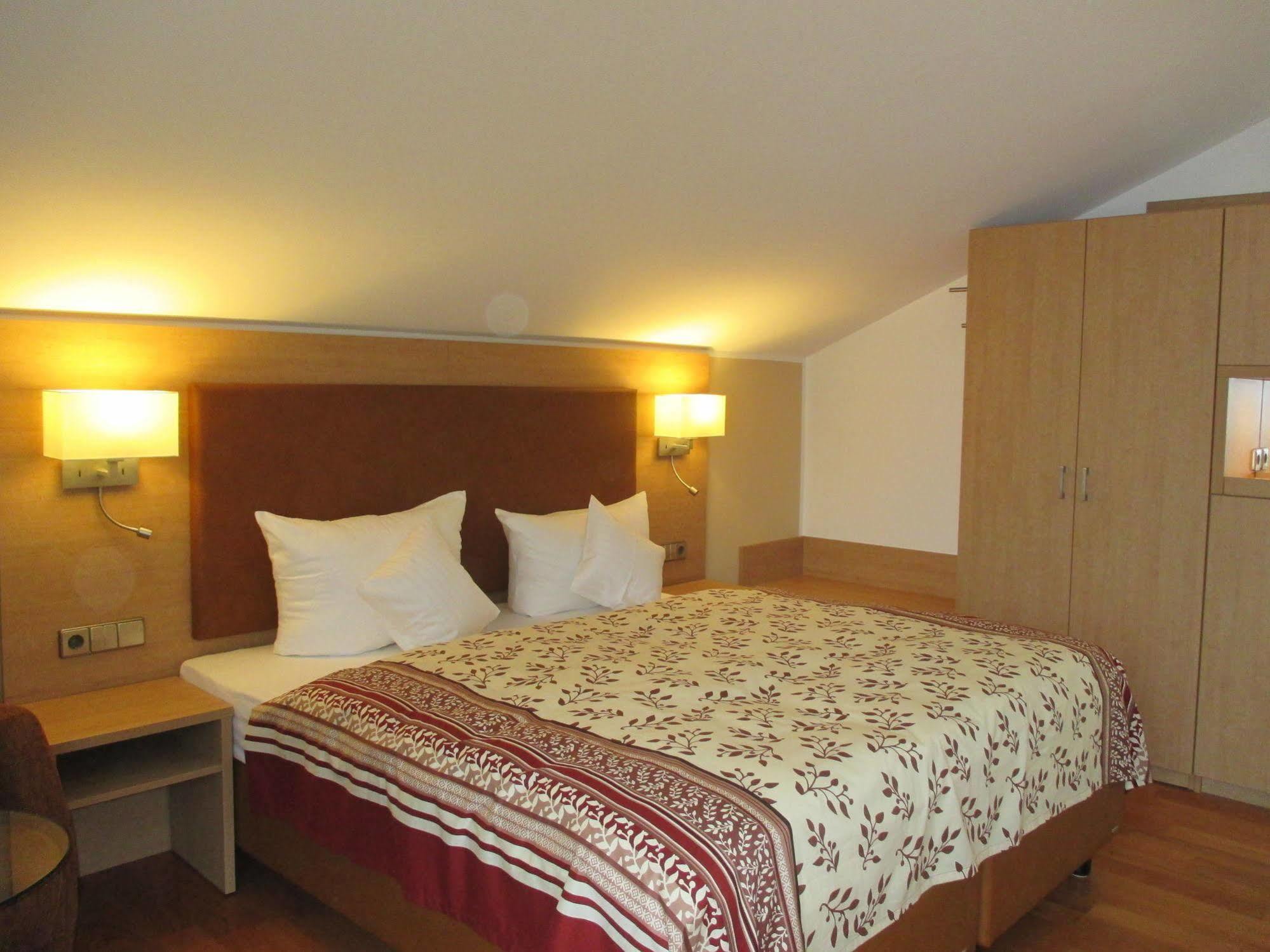 Hotel Am Yachthafen Konstanz Buitenkant foto